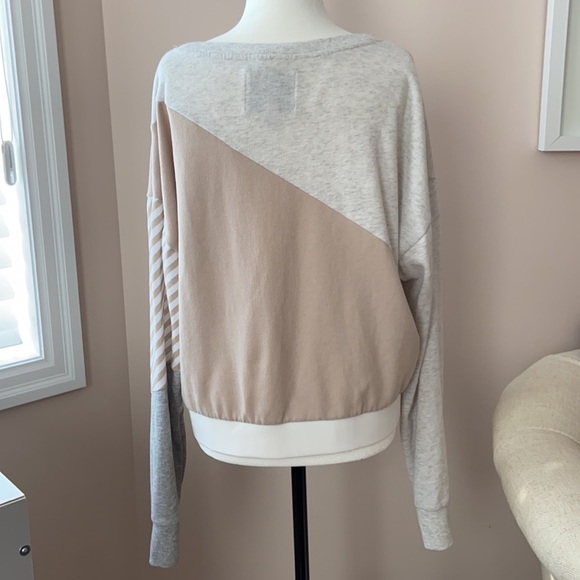 𝅺victoria Sport Sweater - Picture 5 of 7